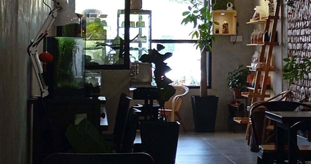 バリ島サヌール 雨の日にカフェで過ごす贅沢な時間