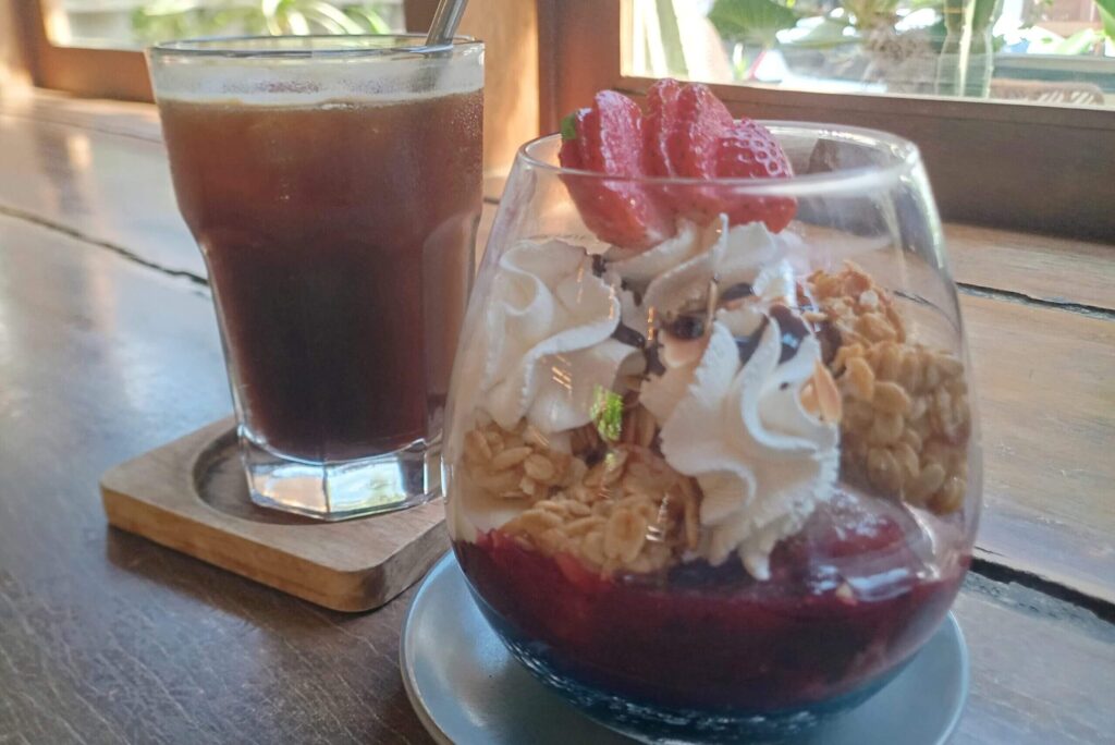 Canvas Cafe のアイスクリームとアイスコーヒー