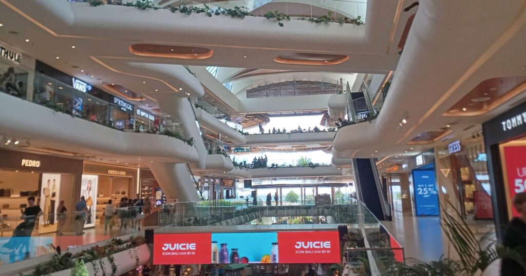 バリ島サヌールICON BALI モール内の写真