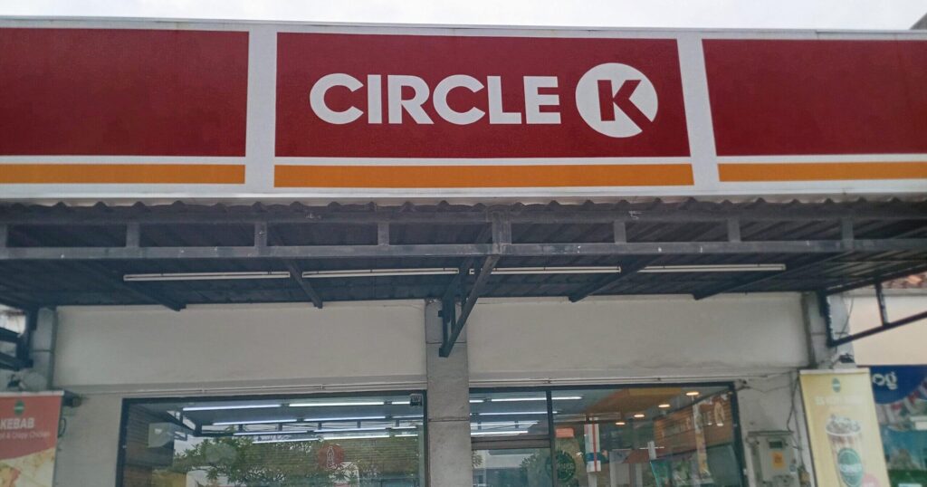 CIRCLE K の看板