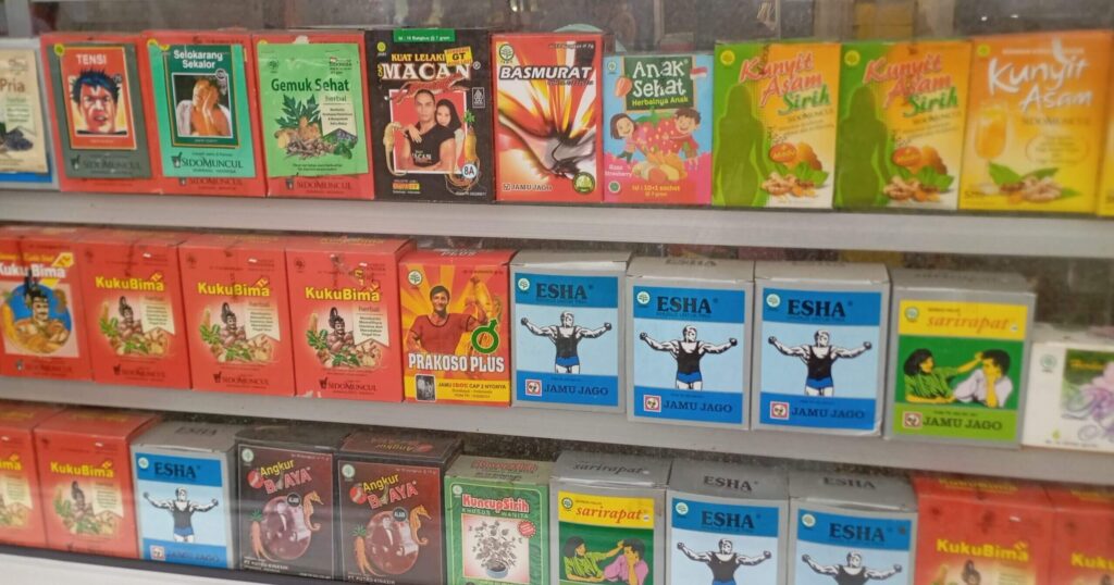 バリ島 サヌール シンドゥナイトマーケット　くすり屋の様子