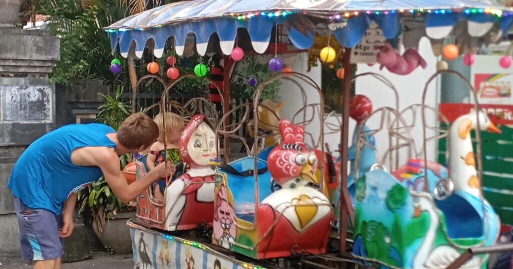 バリ島 サヌール シンドゥナイトマーケット　キッズコーナーの様子