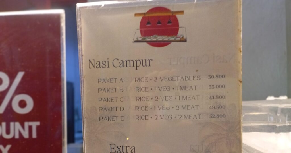 Warung Kecil Infinityの価格表が写った写真