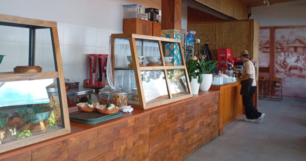 バリ島サヌール バビグリン店Babi Guling Pesisir Sanur　店内の様子