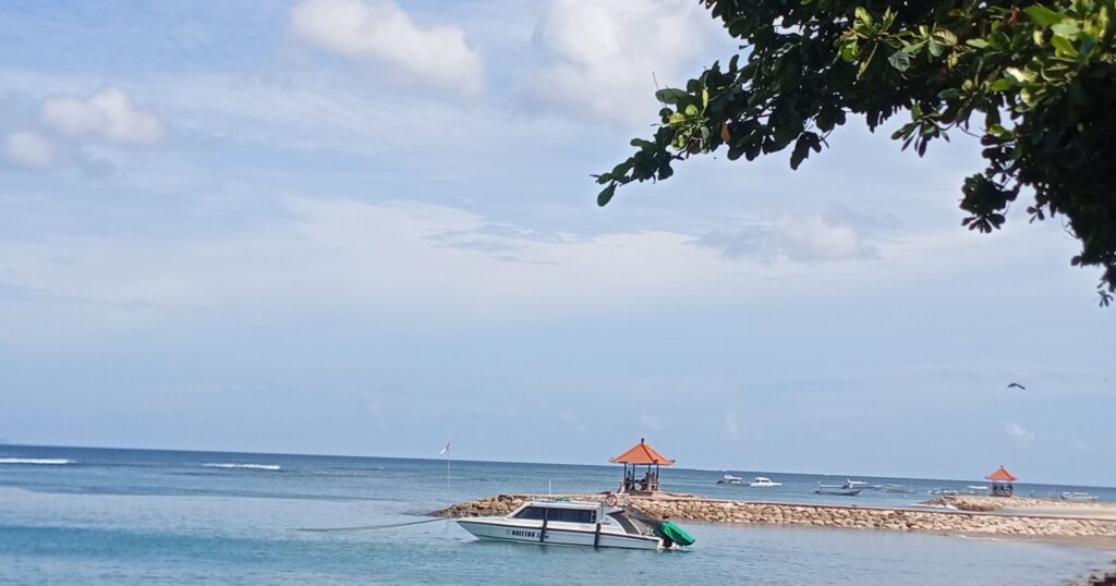 バリ島サヌールビーチの様子