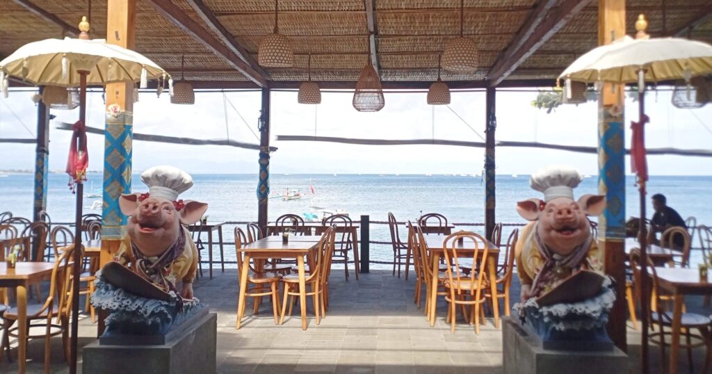 バリ島サヌール バビグリン専門店Babi Guling Pesisir Sanurのテラス席
