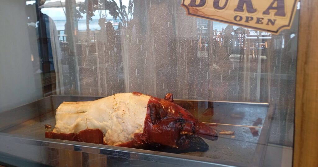 バビグリン　調理された豚1頭の写真