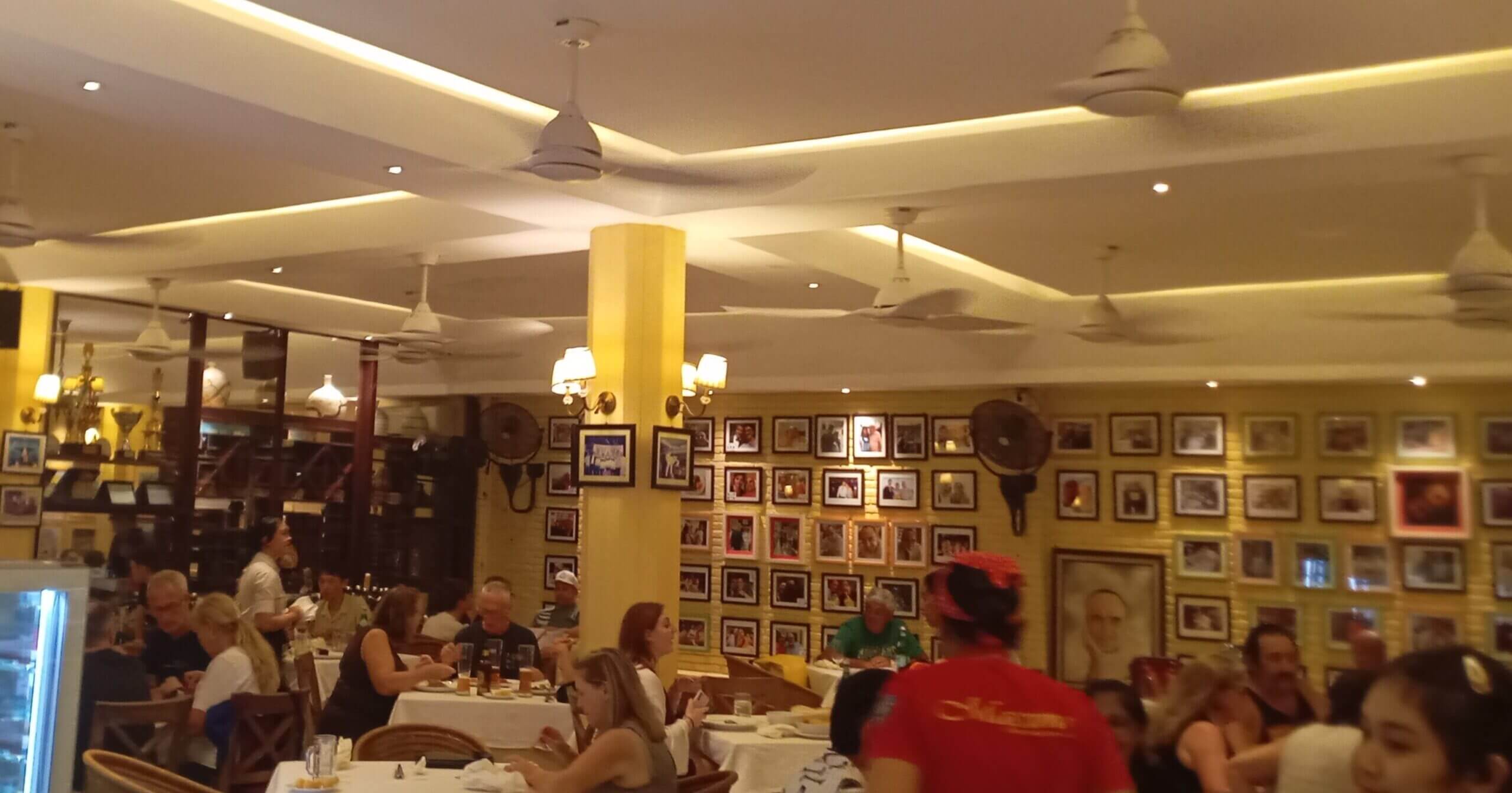 マッシーモ　店内の賑わっている様子