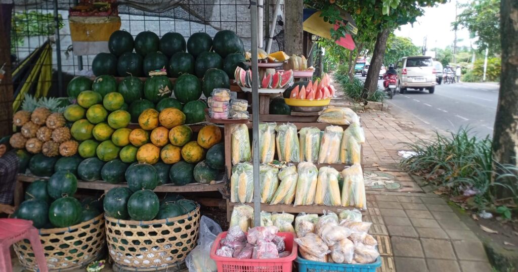 サヌールのHang Tuah通りにあるローカルフルーツ店
