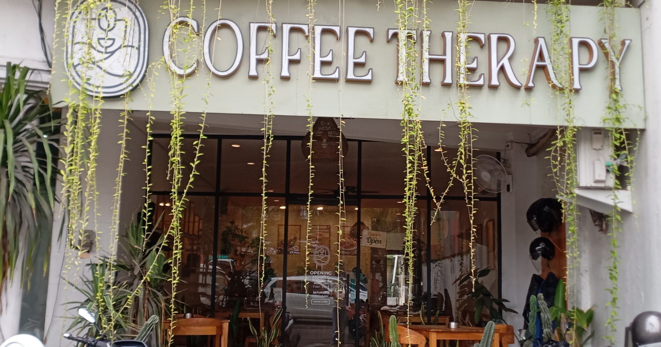 Coffee Therapy Sanurの入り口
