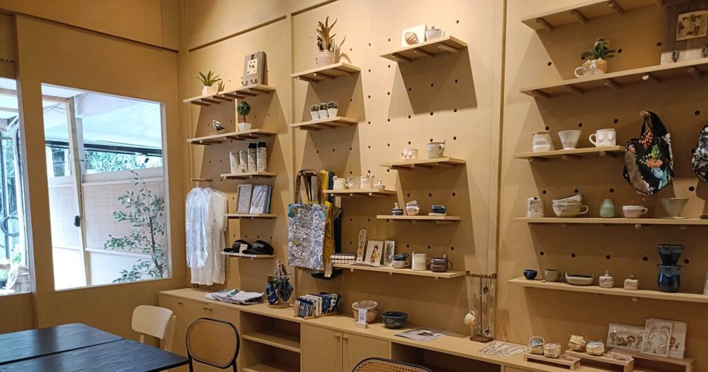 バリ島サヌールKOPITOKO陳列された雑貨の写真