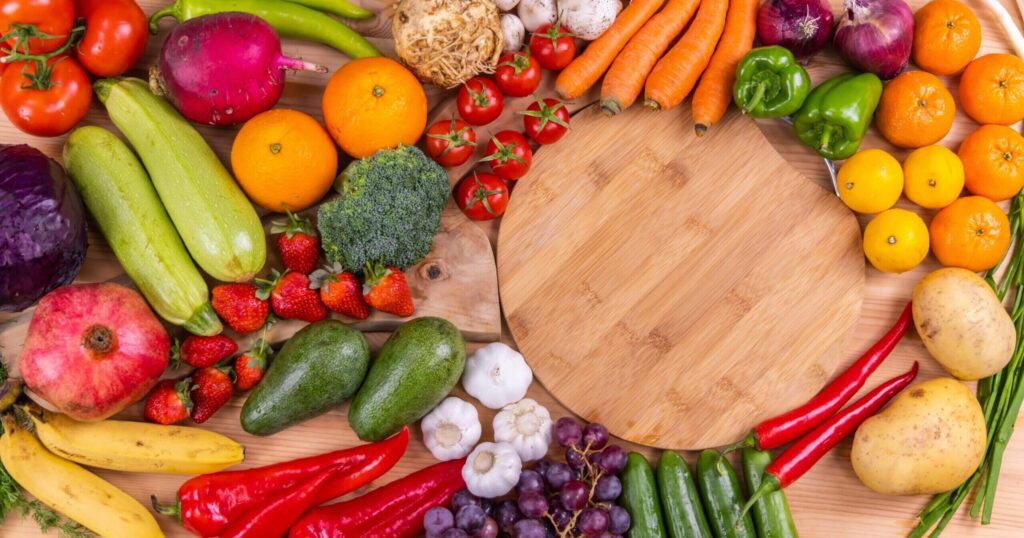 果物や野菜がたくさん並んだ写真