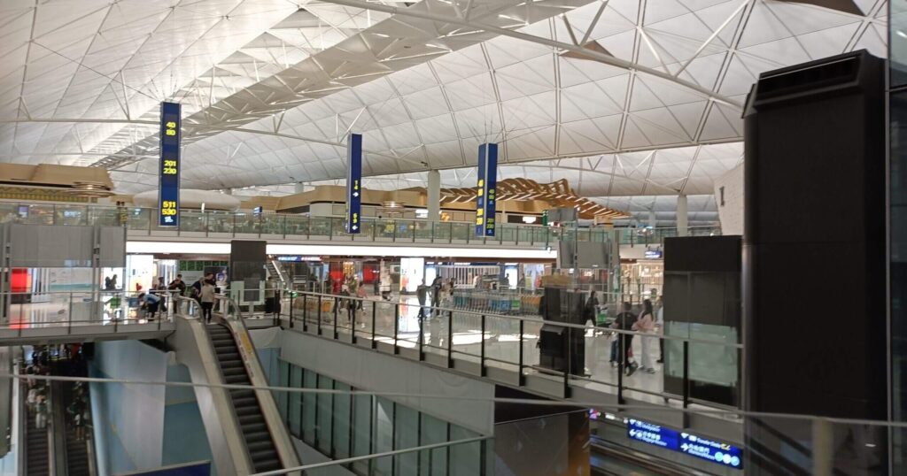 香港国際空港待合エリアの0時を過ぎた全体の様子
