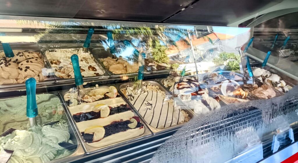 サヌールイタリアンレストラン「MASSIMO」ジェラートのショーケース