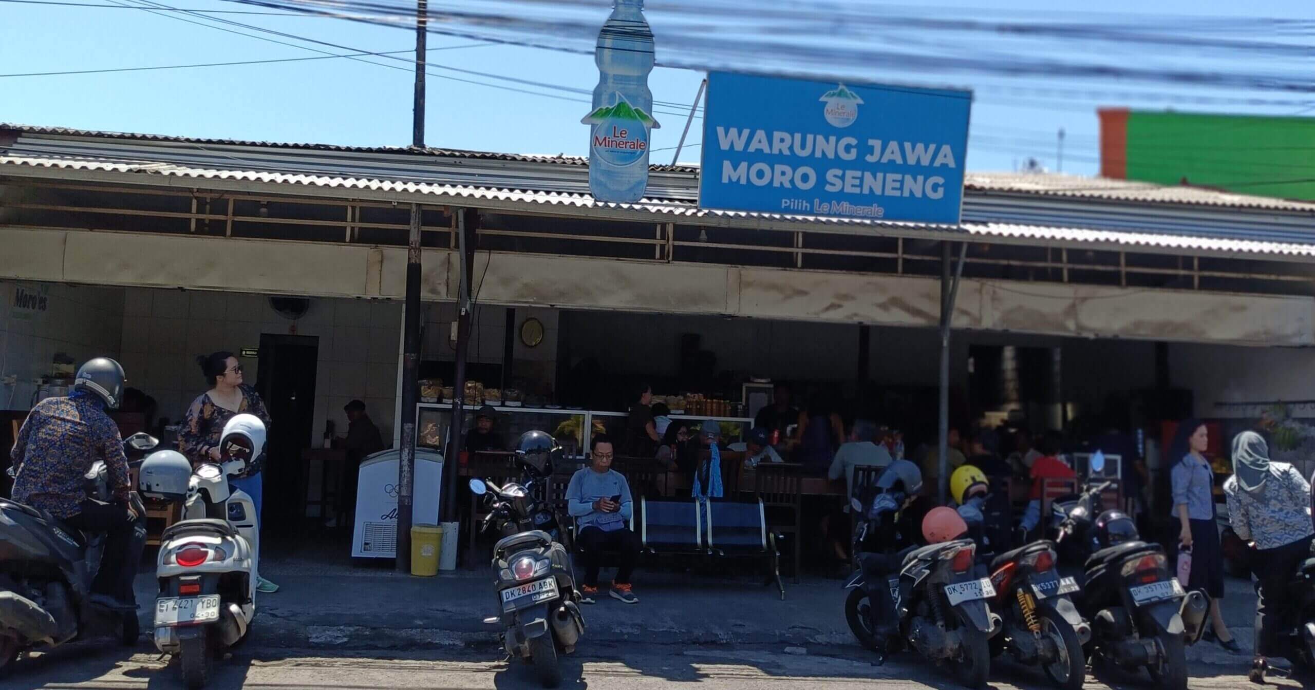サヌールWarung Jawa - Moro Senengの正面から見た店構え