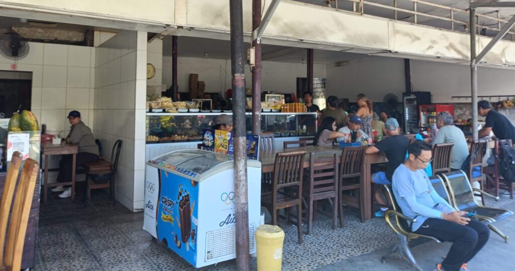 Warung Jawa - Moro Senengの店内の様子