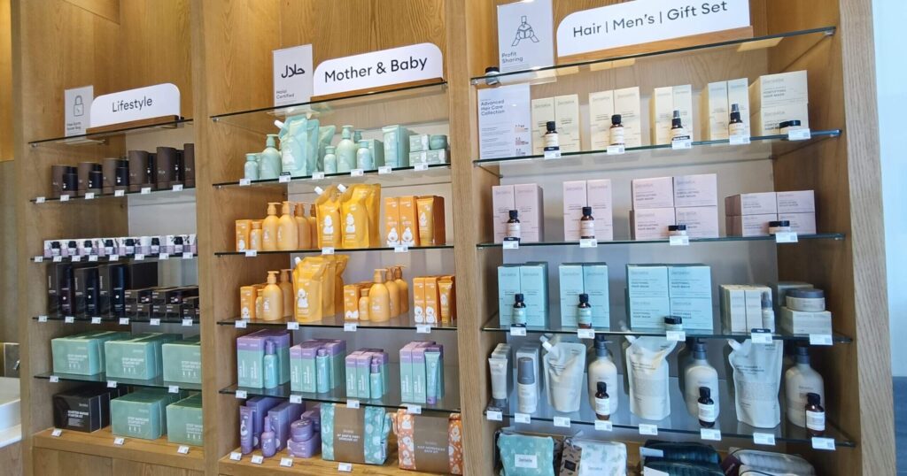 サヌールSensatia Botanicalsの店内商品の写真　キッズ用やメンズ用商品
